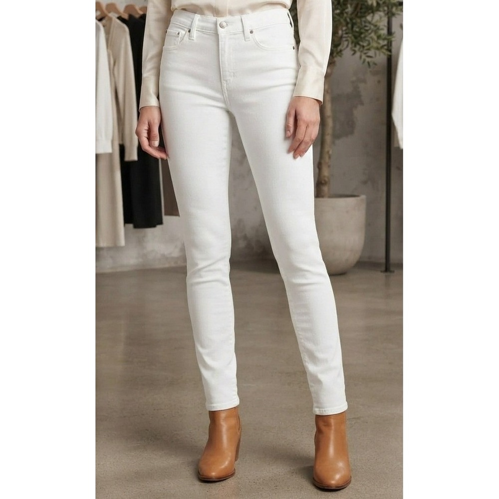 Levi's 311 Shaping Skinny Jeans Women's 28x28 White Cotton Stretch Mid Rise Slim